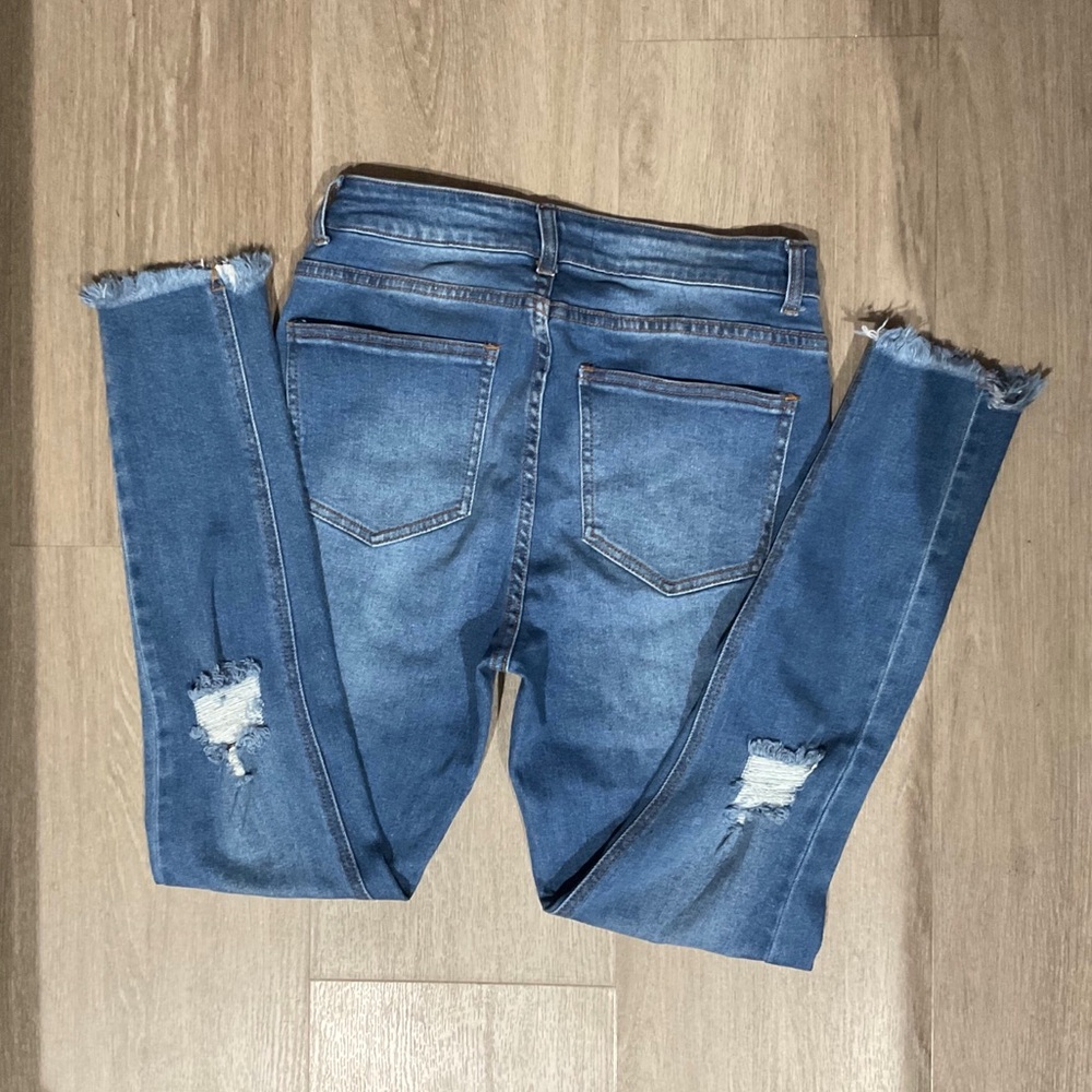 CHRYSTAL ROCK Distressed HIGH RISE JEANS (SIZE 11) - Picture 2 of 4